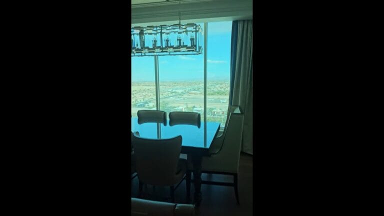 Room tour of a one bedroom suite at ‪South Point Casino‬ here in Las Vegas.
